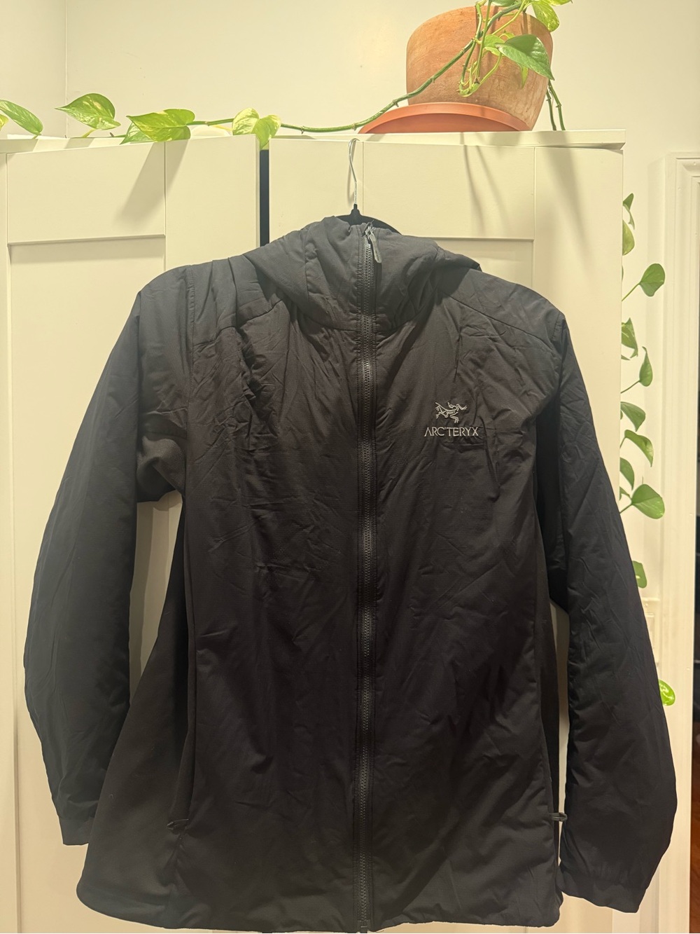 Arc'teryx W's Black Atom Hooded Jacket